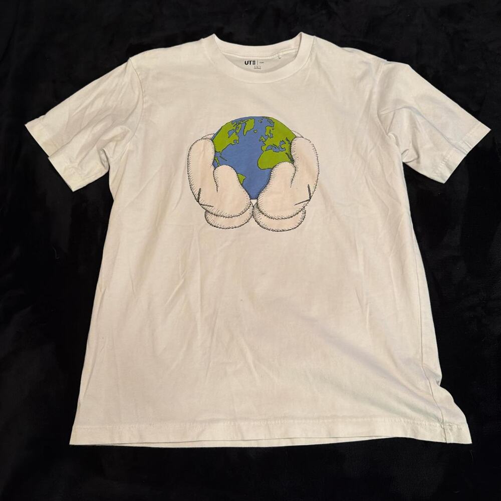Uniqlo kaws t shirt peace for all mens size large